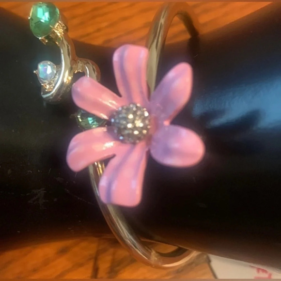 BETSEY JOHNSON SET Blush Pink Flower Daisy Drop Earrings & Matching Bracelet NWT - Picture 4 of 15